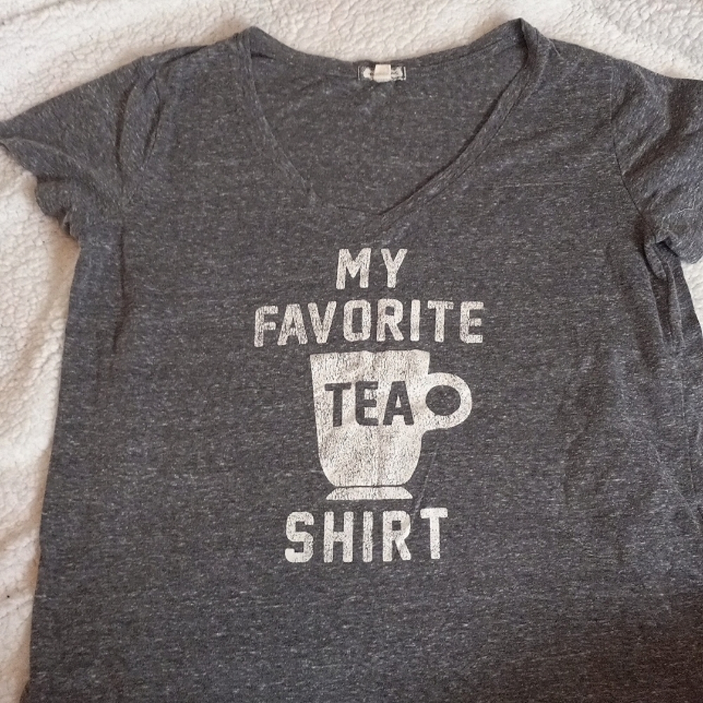 Eyeshadow Gray V Neck Tshirt, Size Large